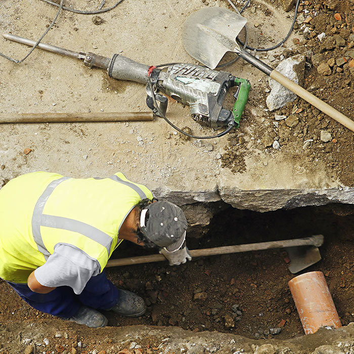 plumber-top-view-digging-dirt-for-sewer-line-installation-st-charles-mo